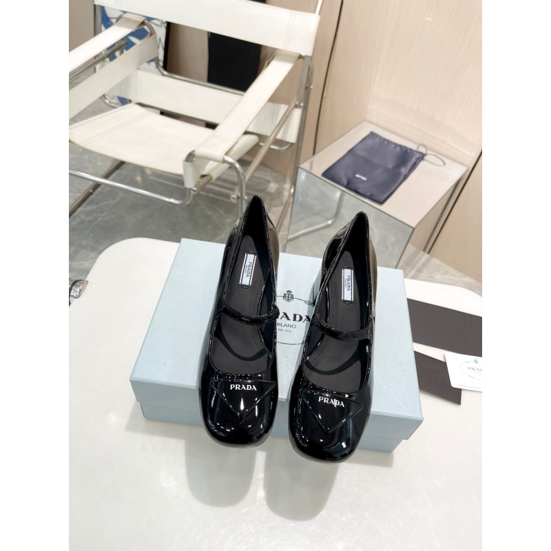 Pra*a leather shoes